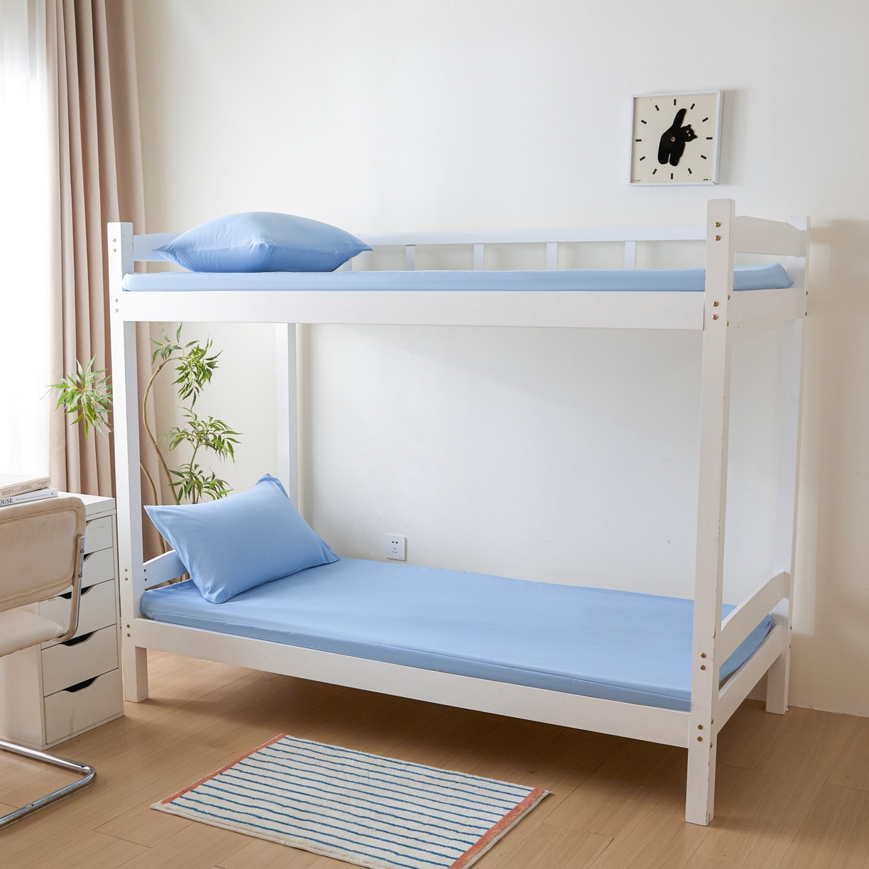 91家纺网 家纺一手货源 找家纺 梵克保罗 2026新款亲肤舒适简约款学生床床垫套 蓝色