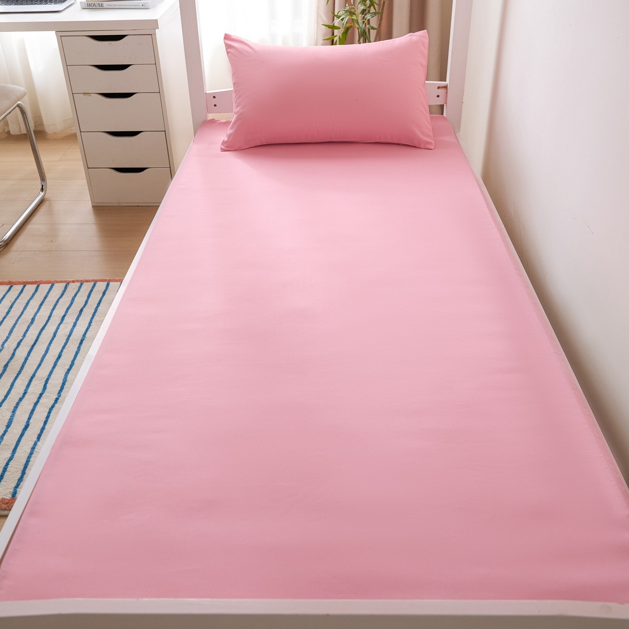 91家纺网 家纺一手货源 找家纺 梵克保罗 2026新款亲肤舒适简约款学生床床垫套 粉色