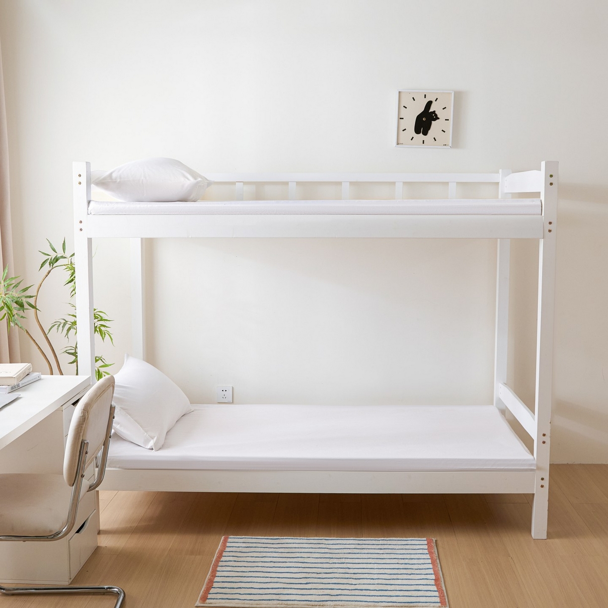 91家纺网 家纺一手货源 找家纺 梵克保罗 2026新款亲肤舒适简约款学生床床垫套 白色