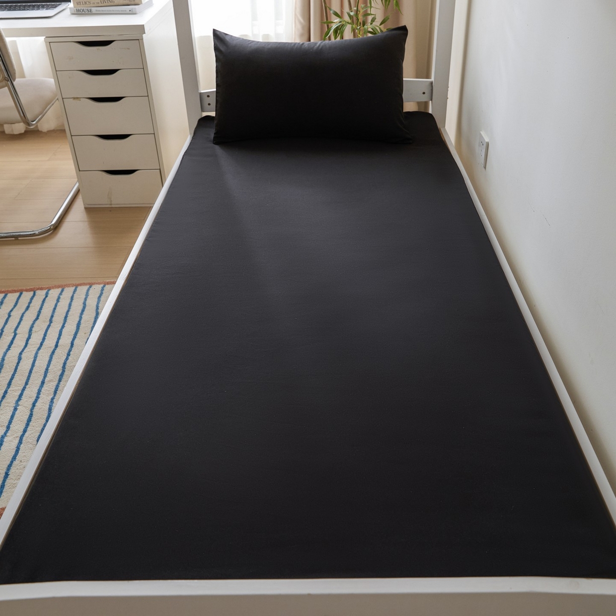 91家纺网 家纺一手货源 找家纺 梵克保罗 2026新款亲肤舒适简约款学生床床垫套 黑色