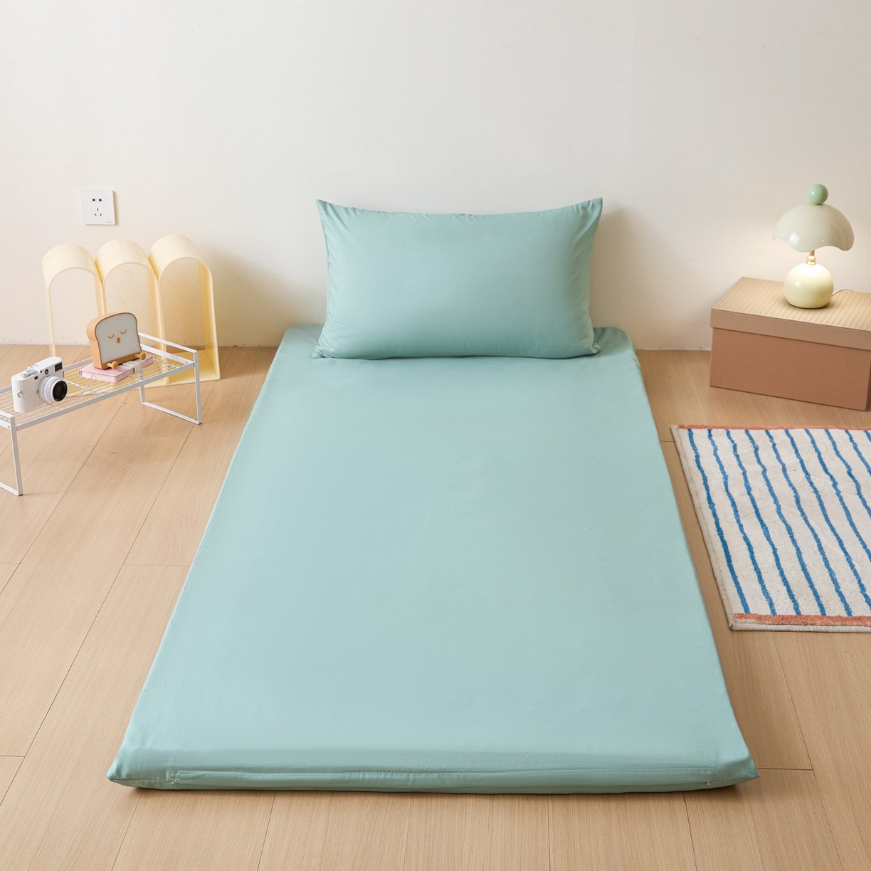 91家纺网 家纺一手货源 找家纺 梵克保罗 2026新款亲肤舒适简约款学生床床垫套 墨绿