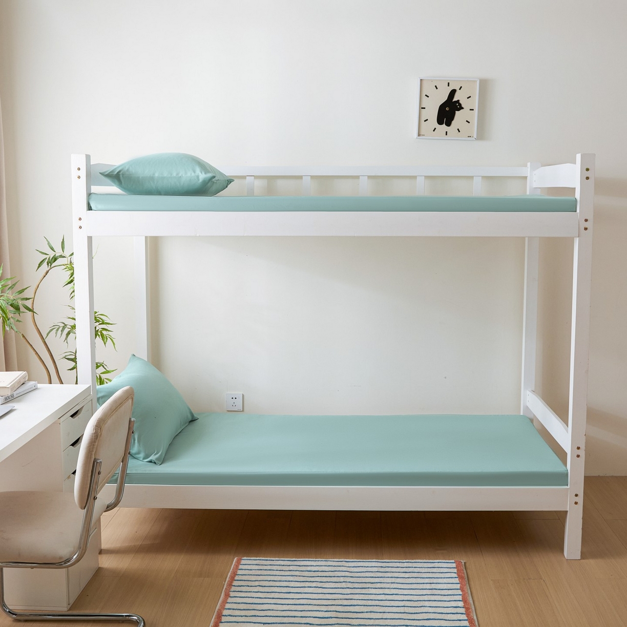 91家纺网 家纺一手货源 找家纺 梵克保罗 2026新款亲肤舒适简约款学生床床垫套 墨绿