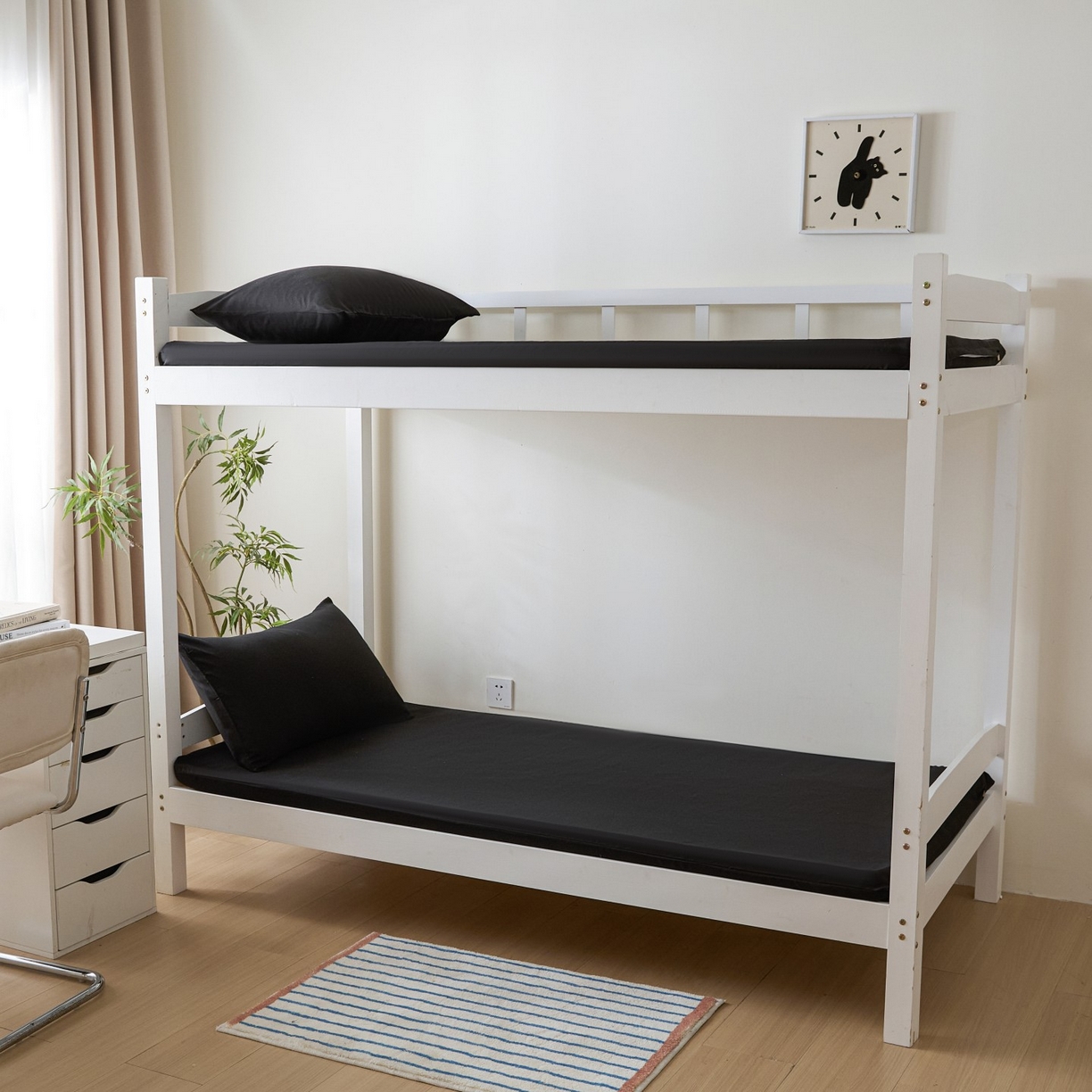 91家纺网 家纺一手货源 找家纺 梵克保罗 2026新款亲肤舒适简约款学生床床垫套 黑色