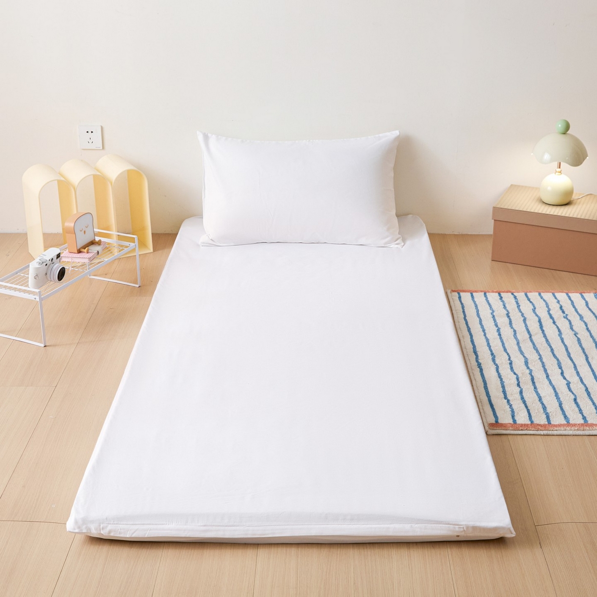 91家纺网 家纺一手货源 找家纺 梵克保罗 2026新款亲肤舒适简约款学生床床垫套 白色