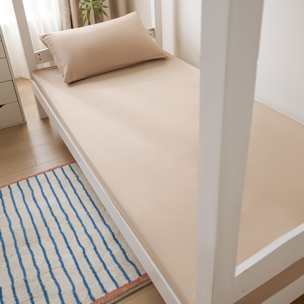 91家纺网 家纺一手货源 找家纺 梵克保罗 2026新款亲肤舒适简约款学生床床垫套 卡其