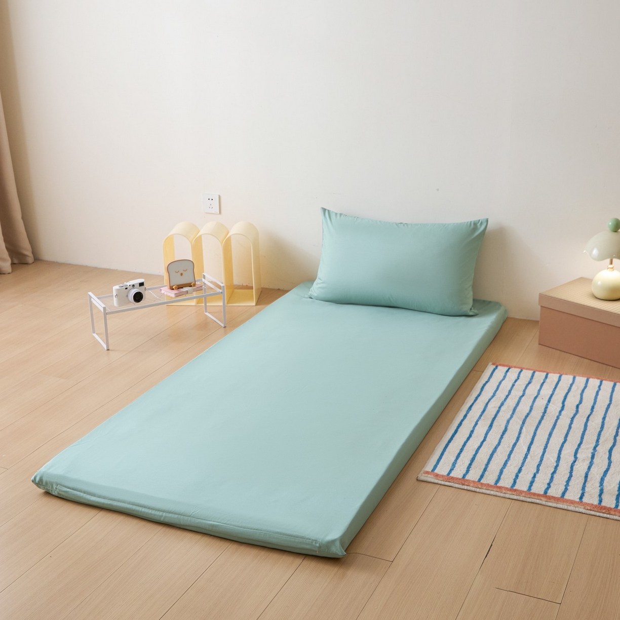 91家纺网 家纺一手货源 找家纺 梵克保罗 2026新款亲肤舒适简约款学生床床垫套 墨绿