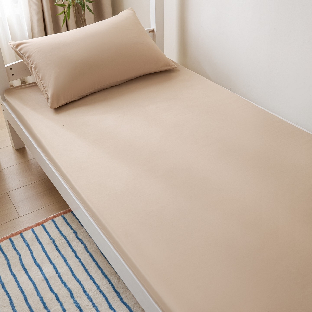 91家纺网 家纺一手货源 找家纺 梵克保罗 2026新款亲肤舒适简约款学生床床垫套 卡其