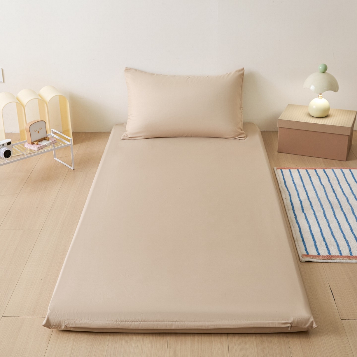 91家纺网 家纺一手货源 找家纺 梵克保罗 2026新款亲肤舒适简约款学生床床垫套 卡其