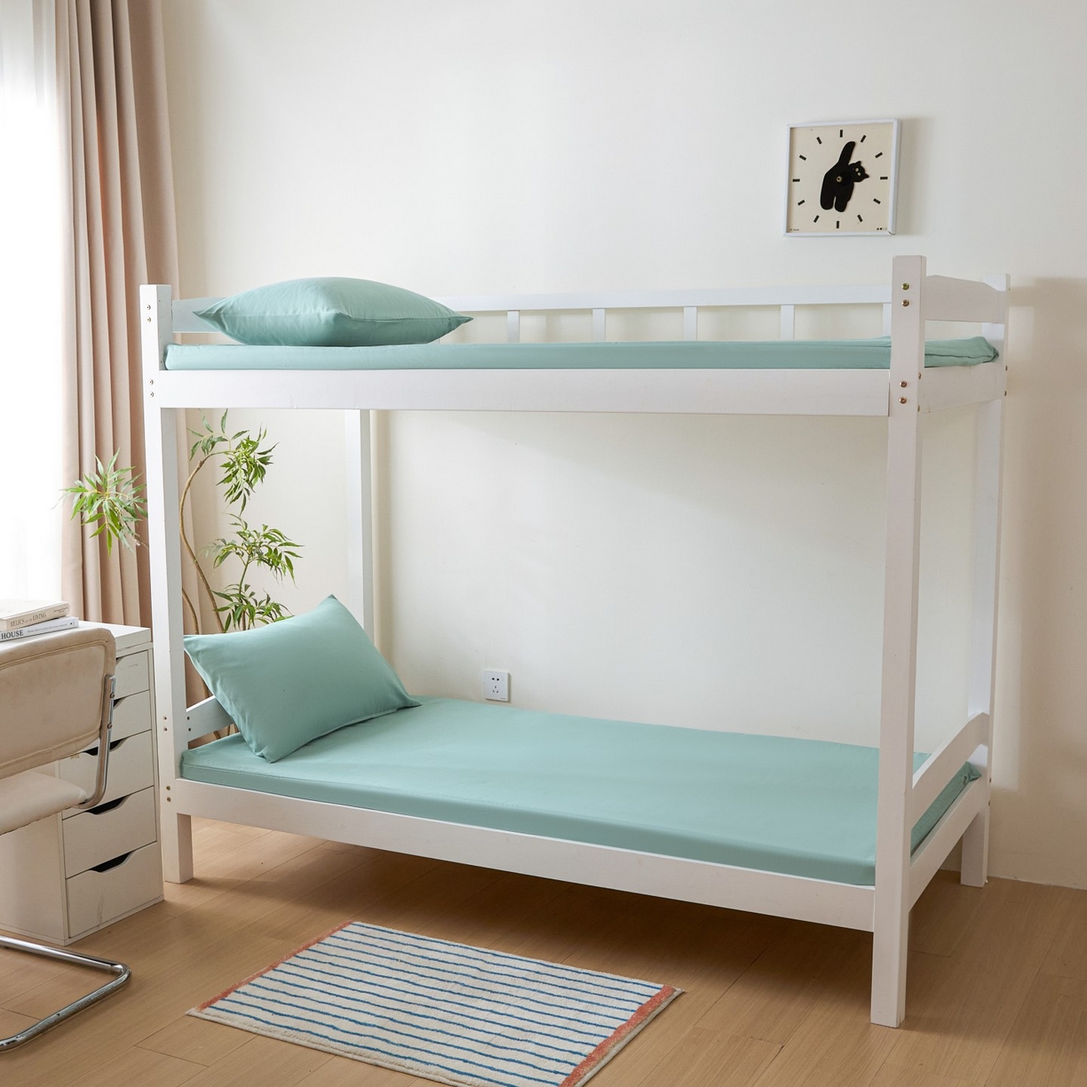 91家纺网 家纺一手货源 找家纺 梵克保罗 2026新款亲肤舒适简约款学生床床垫套 墨绿