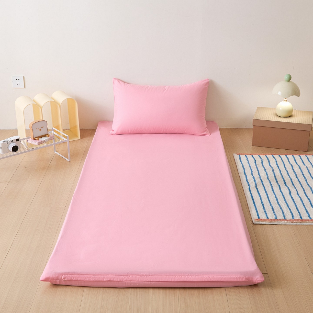 91家纺网 家纺一手货源 找家纺 梵克保罗 2026新款亲肤舒适简约款学生床床垫套 粉色