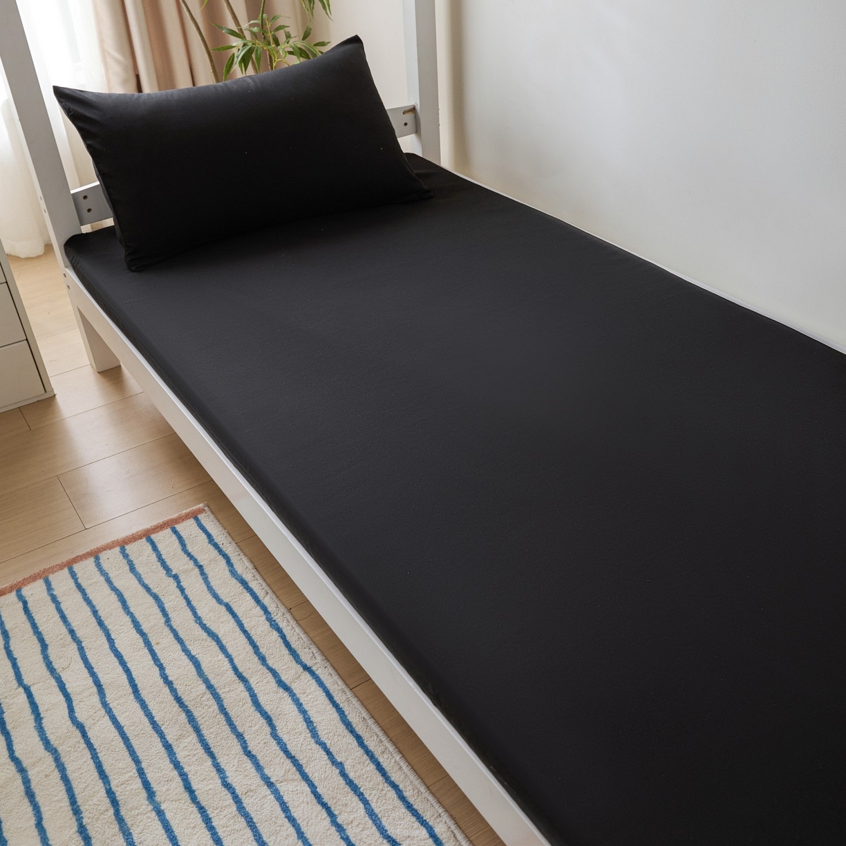 91家纺网 家纺一手货源 找家纺 梵克保罗 2026新款亲肤舒适简约款学生床床垫套 黑色