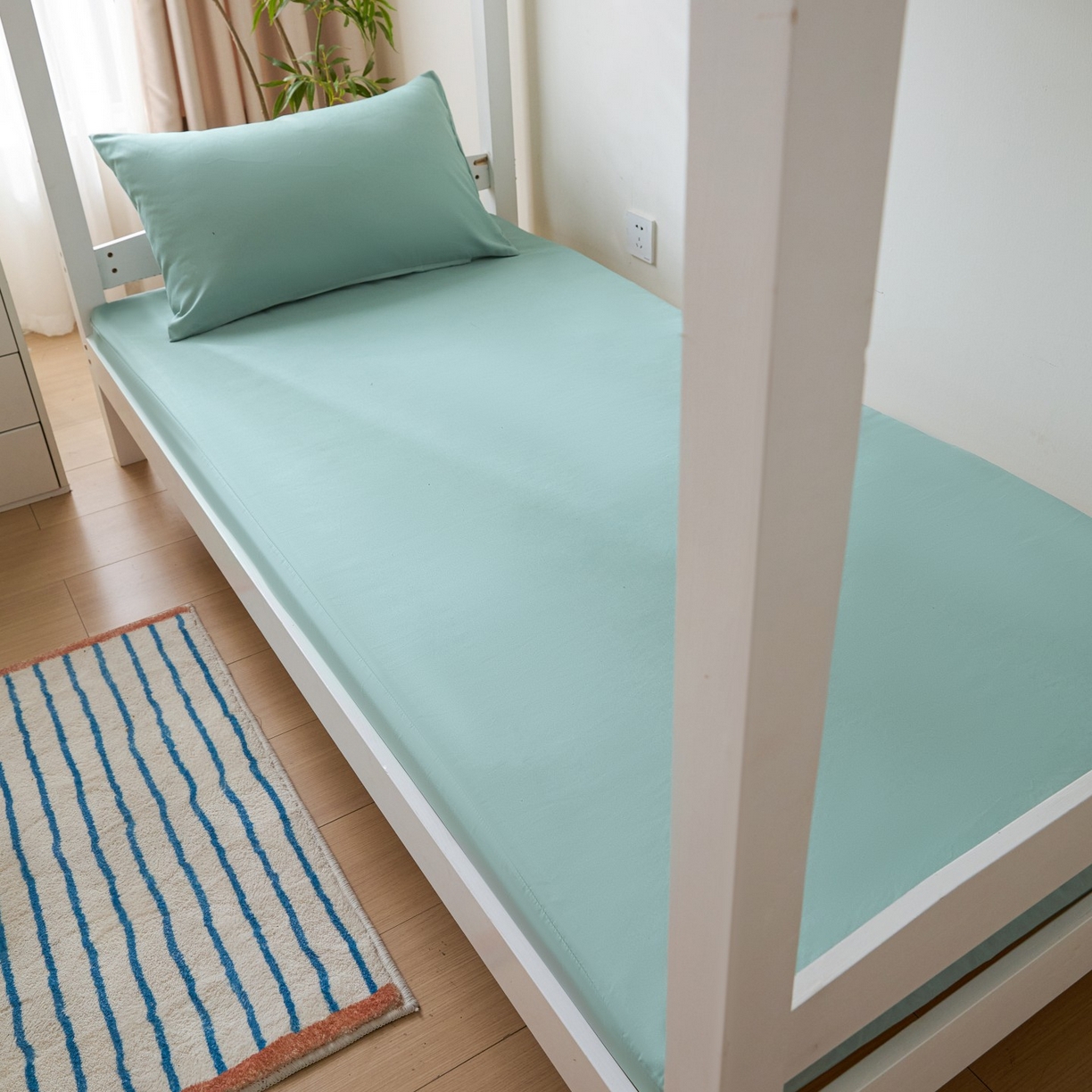 91家纺网 家纺一手货源 找家纺 梵克保罗 2026新款亲肤舒适简约款学生床床垫套 墨绿