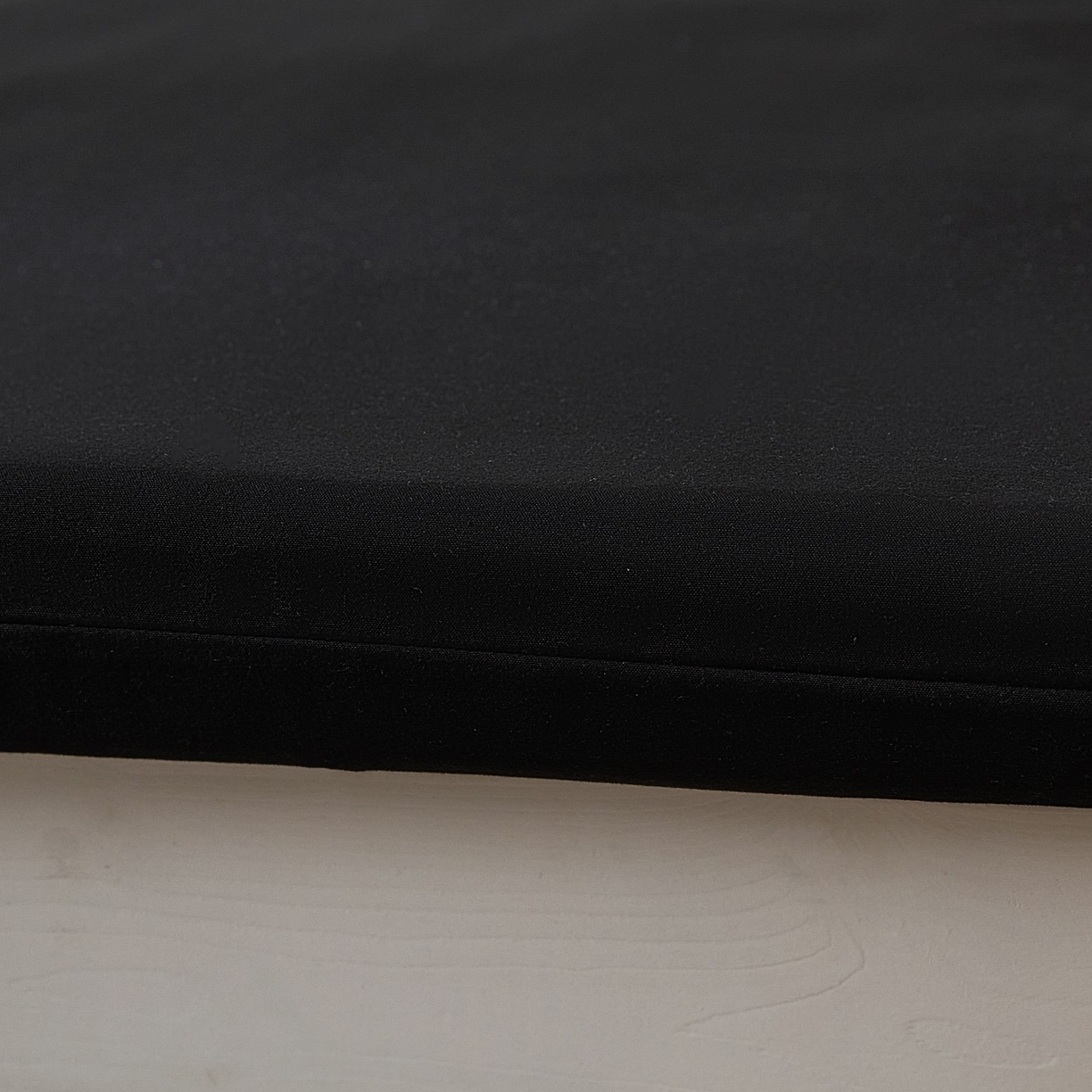 91家纺网 家纺一手货源 找家纺 梵克保罗 2026新款亲肤舒适简约款学生床床垫套 黑色