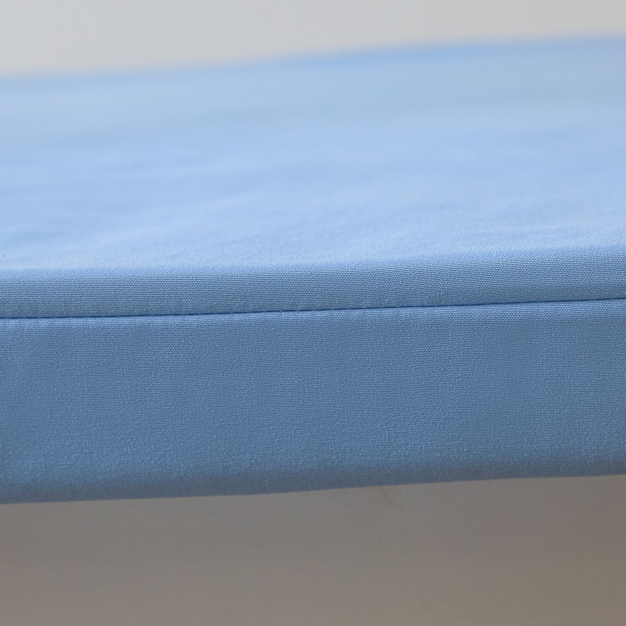 91家纺网 家纺一手货源 找家纺 梵克保罗 2026新款亲肤舒适简约款学生床床垫套 蓝色