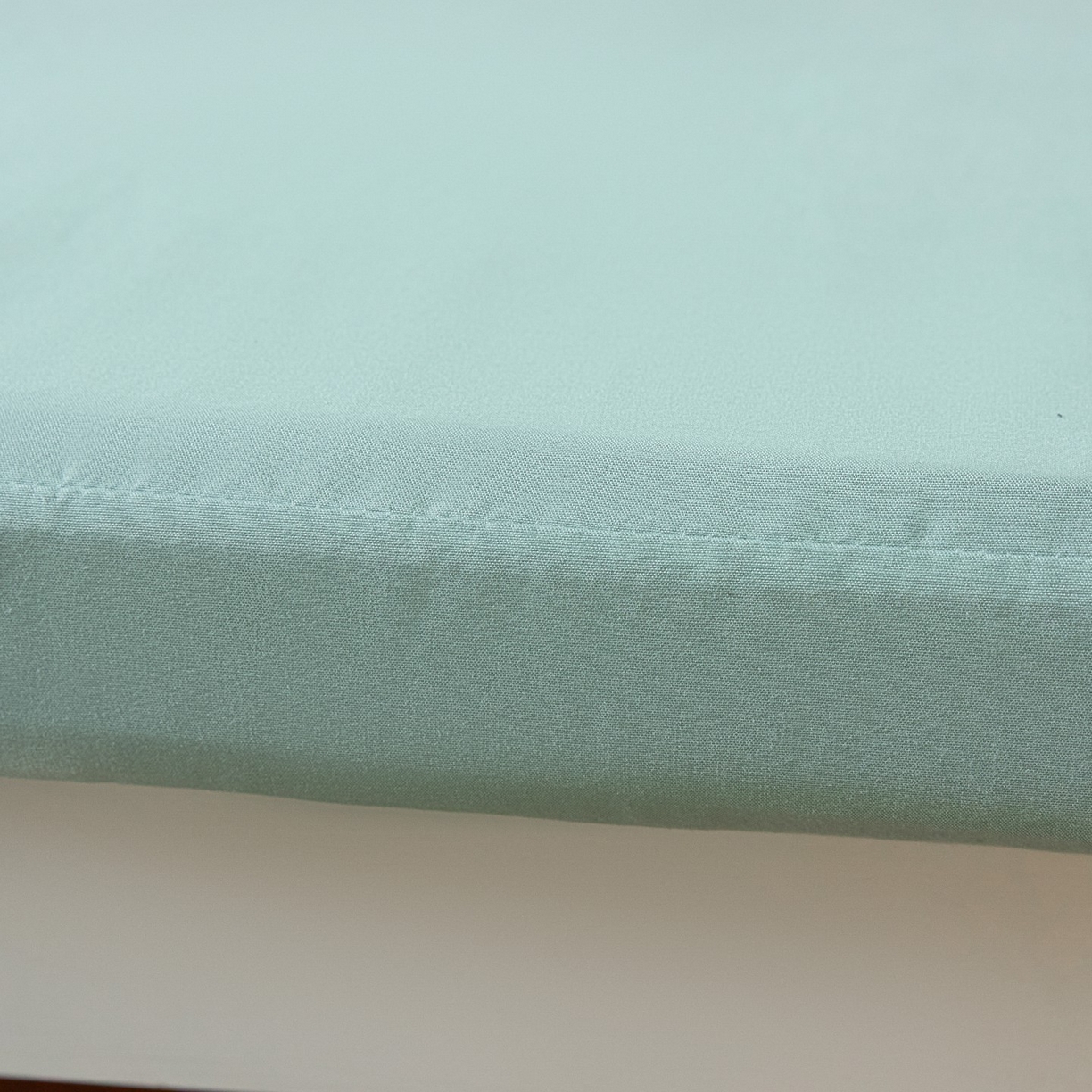 91家纺网 家纺一手货源 找家纺 梵克保罗 2026新款亲肤舒适简约款学生床床垫套 墨绿