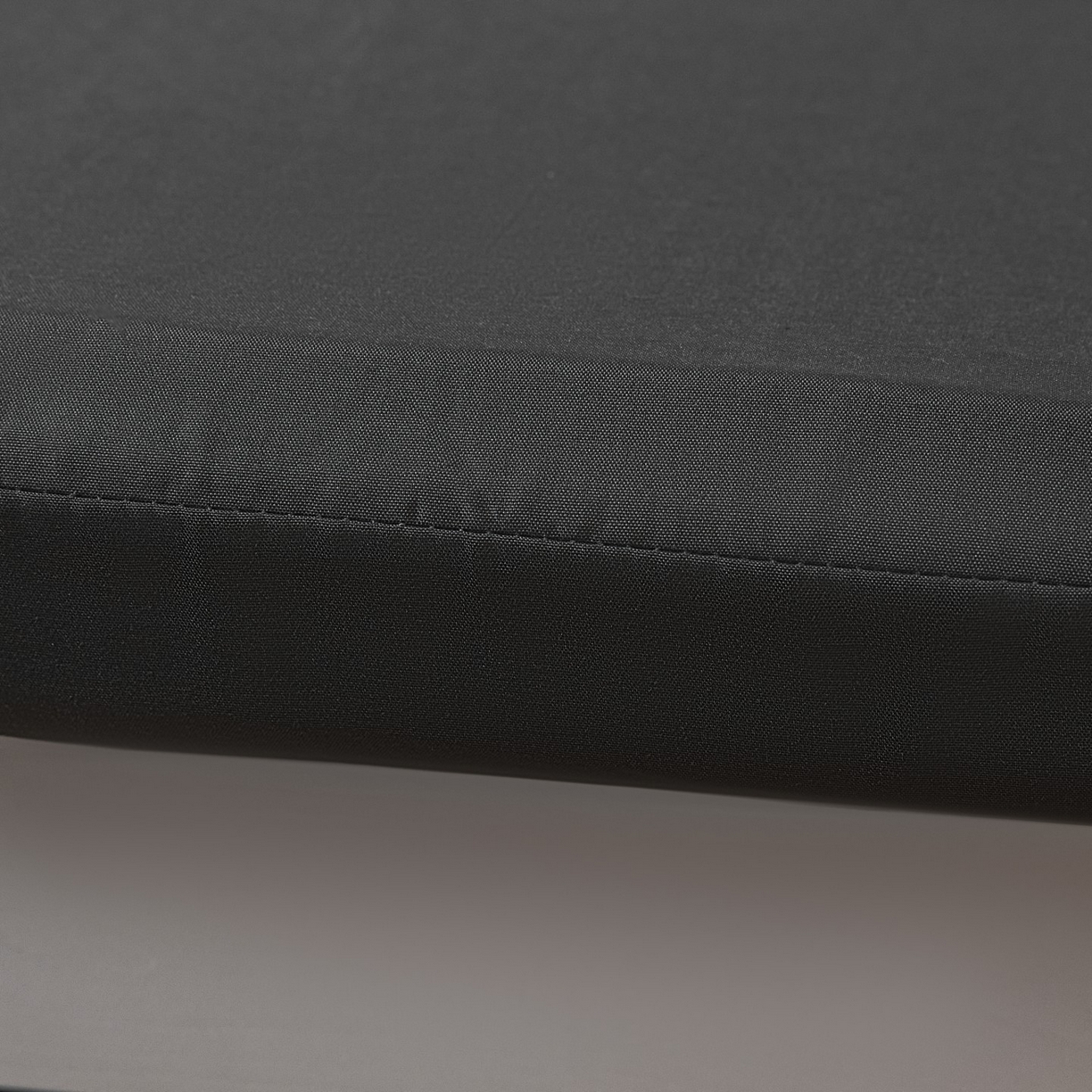 91家纺网 家纺一手货源 找家纺 梵克保罗 2026新款亲肤舒适简约款学生床床垫套 深灰