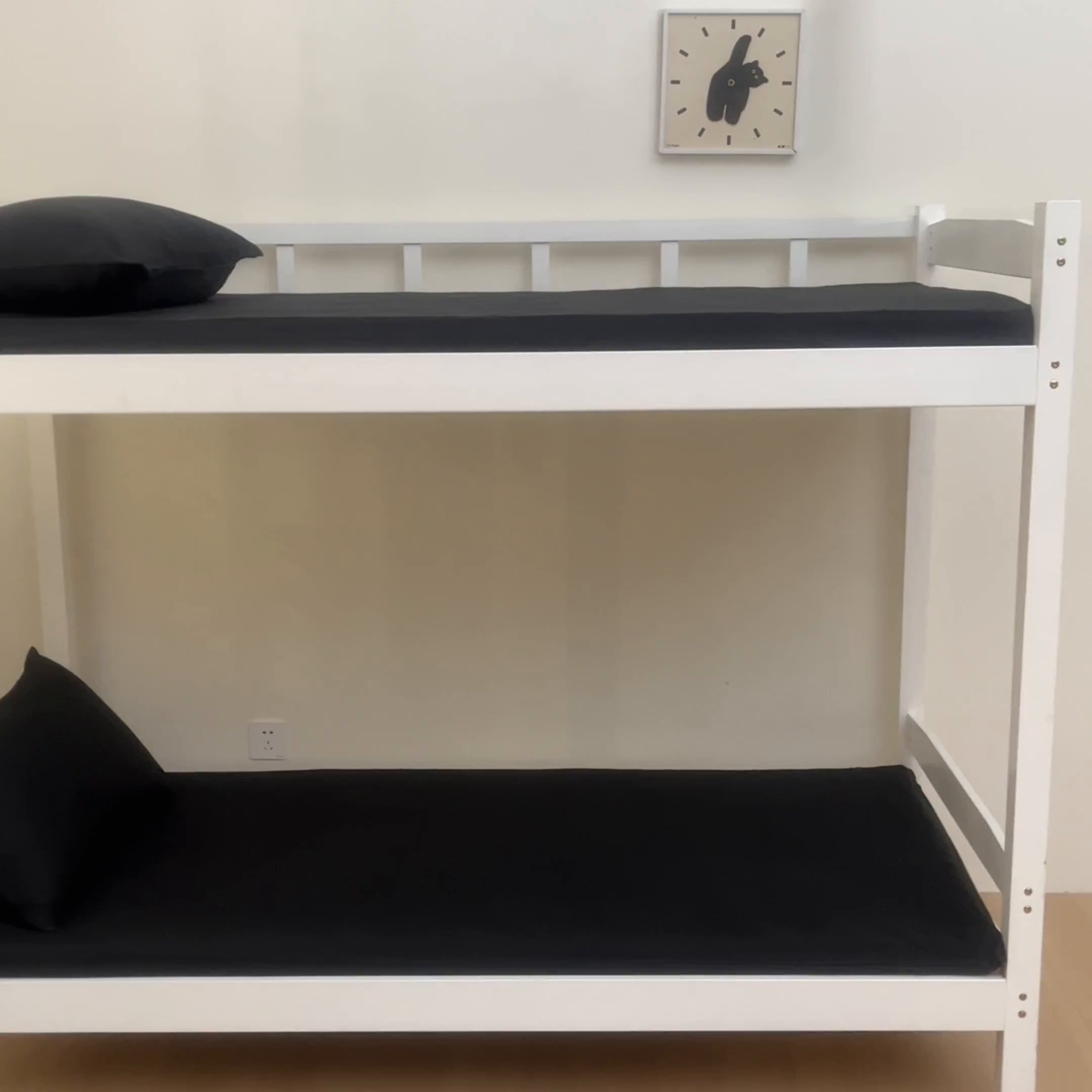 91家纺网 家纺一手货源 找家纺 梵克保罗 2026新款亲肤舒适简约款学生床床垫套 黑色