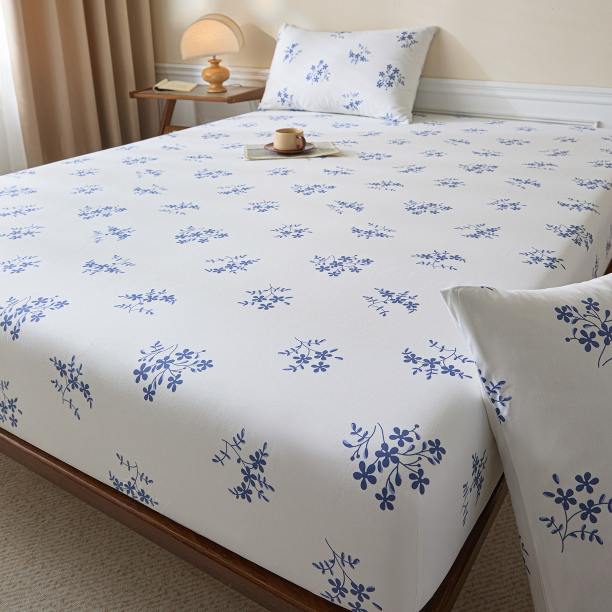 91家纺网 家纺一手货源 找家纺 梵克保罗 2026新款全棉专版花型青花瓷系列单品床笠 韵意盈蓝