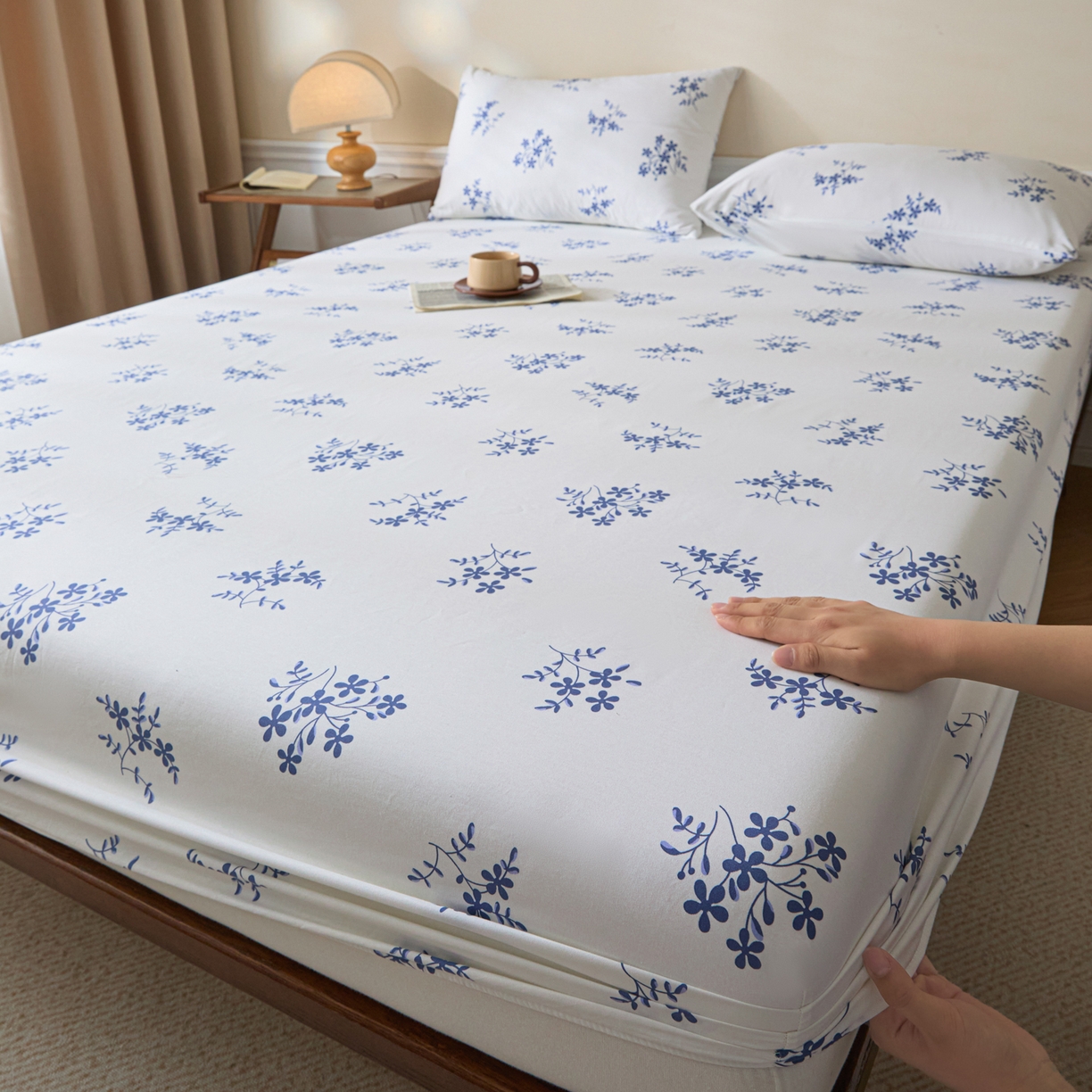 91家纺网 家纺一手货源 找家纺 梵克保罗 2026新款全棉专版花型青花瓷系列单品床笠 韵意盈蓝