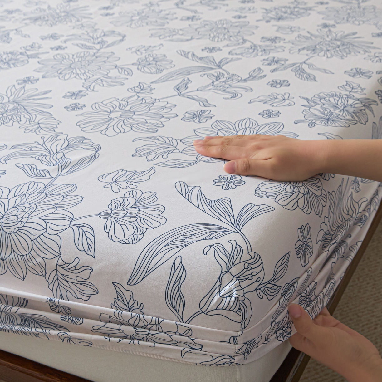 91家纺网 家纺一手货源 找家纺 梵克保罗 2026新款全棉专版花型青花瓷系列单品床笠 墨染