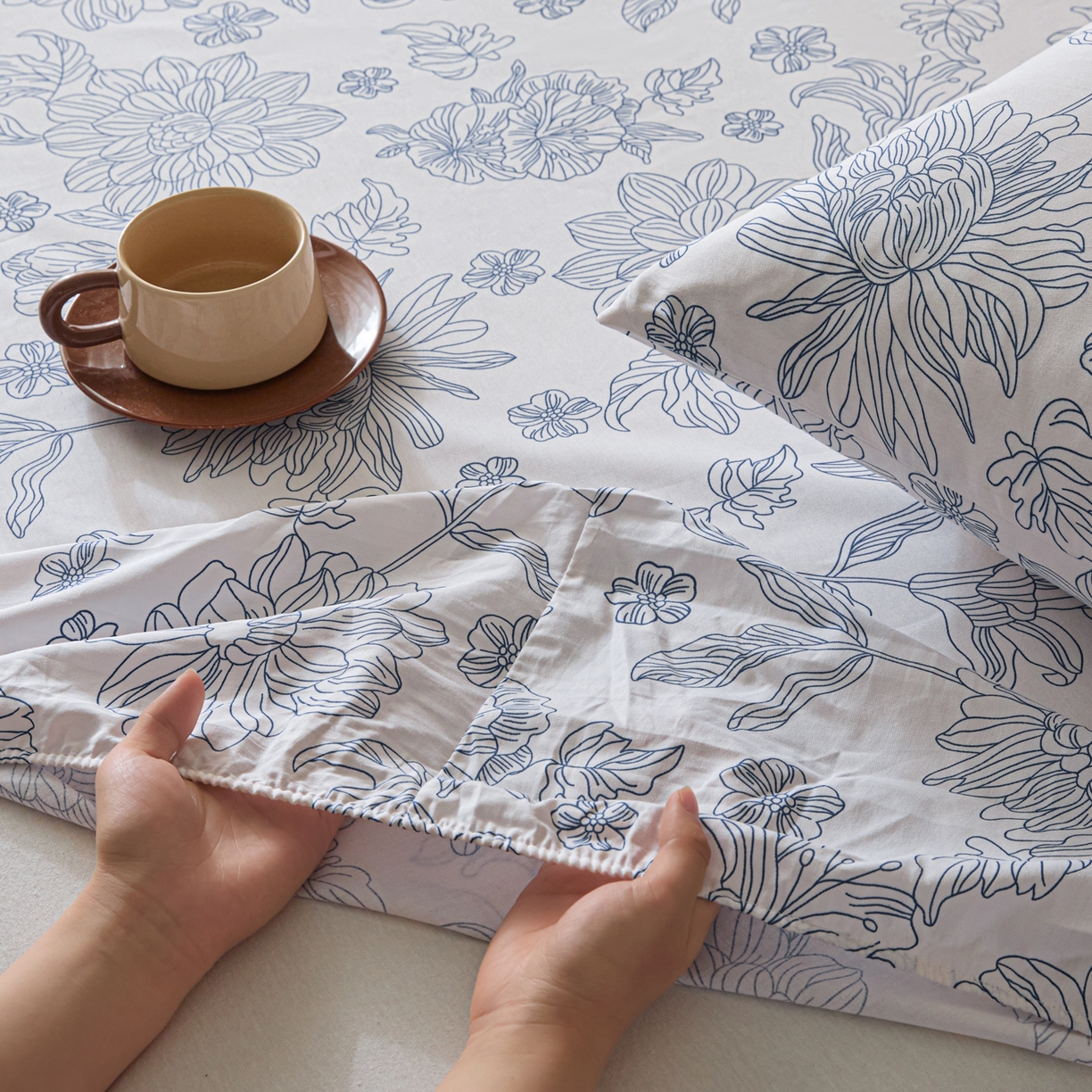 91家纺网 家纺一手货源 找家纺 梵克保罗 2026新款全棉专版花型青花瓷系列单品床笠 墨染