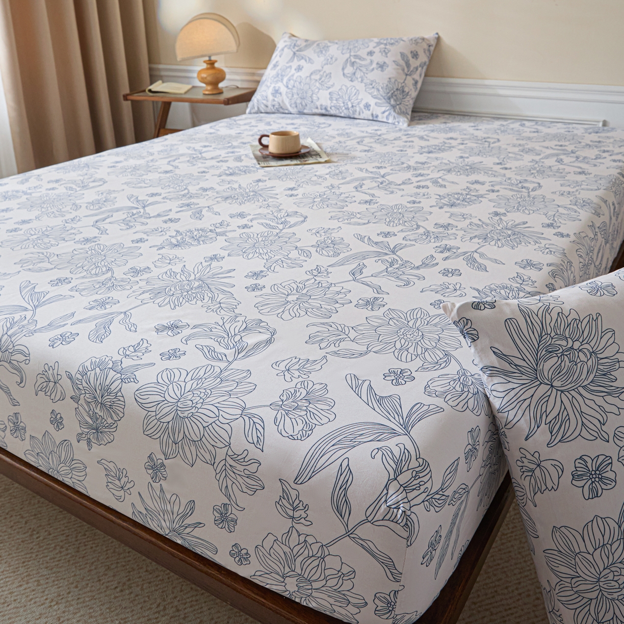 91家纺网 家纺一手货源 找家纺 梵克保罗 2026新款全棉专版花型青花瓷系列单品床笠 墨染