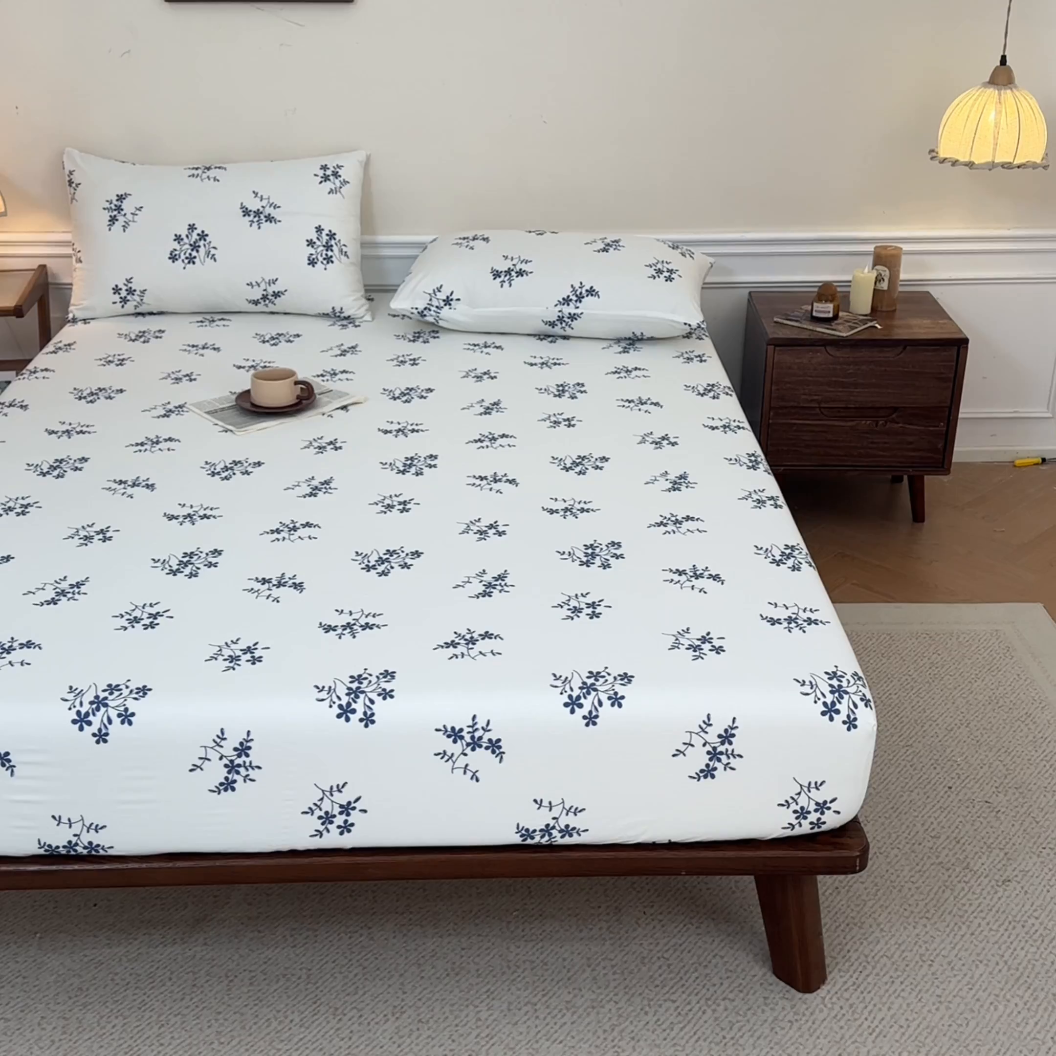 91家纺网 家纺一手货源 找家纺 梵克保罗 2026新款全棉专版花型青花瓷系列单品床笠 韵意盈蓝