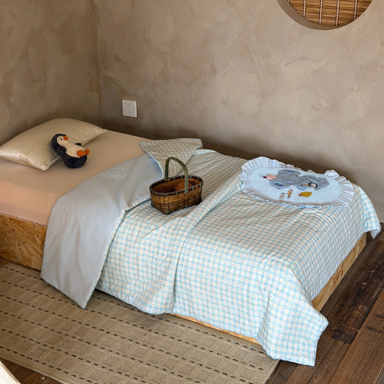 91家纺网 家纺一手货源 找家纺 喜多兔儿童家纺 2026新款A类全棉双层纱贴布绣夏被夏凉被空调被 蓝色艾斯小象宝