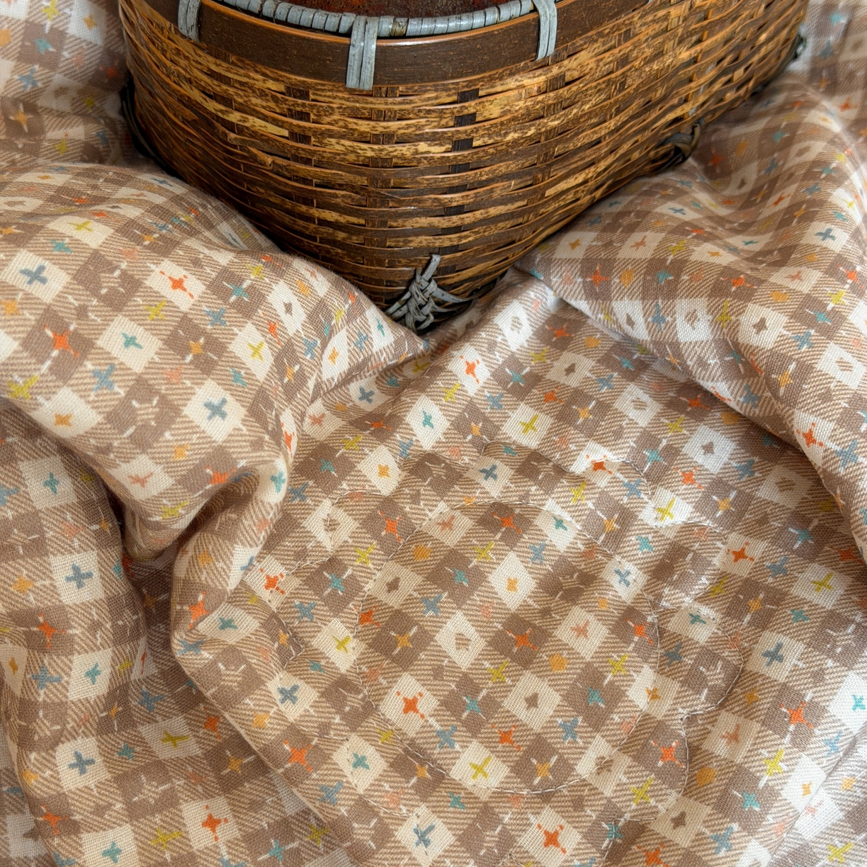 91家纺网 家纺一手货源 找家纺 喜多兔儿童家纺 2026新款A类全棉双层纱贴布绣夏被夏凉被空调被 卡其色邦迪小熊