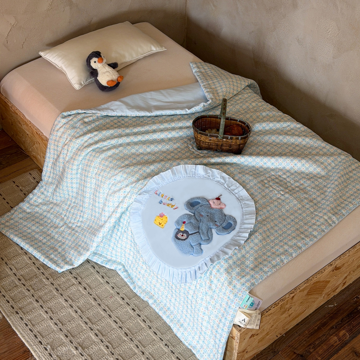 91家纺网 家纺一手货源 找家纺 喜多兔儿童家纺 2026新款A类全棉双层纱贴布绣夏被夏凉被空调被 蓝色艾斯小象宝