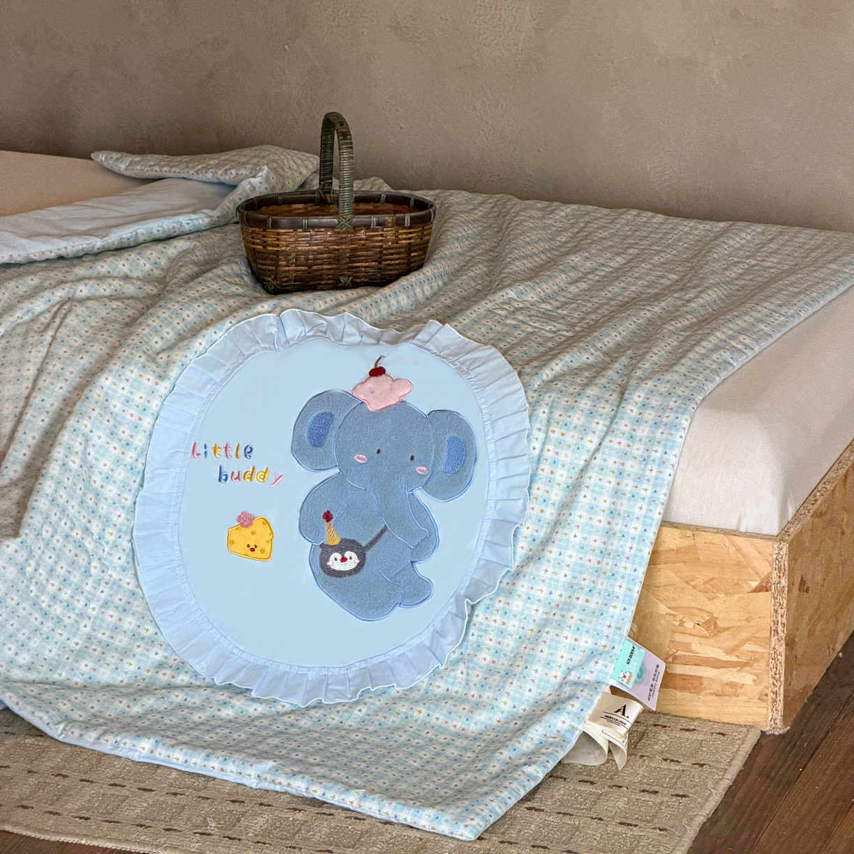 91家纺网 家纺一手货源 找家纺 喜多兔儿童家纺 2026新款A类全棉双层纱贴布绣夏被夏凉被空调被 蓝色艾斯小象宝