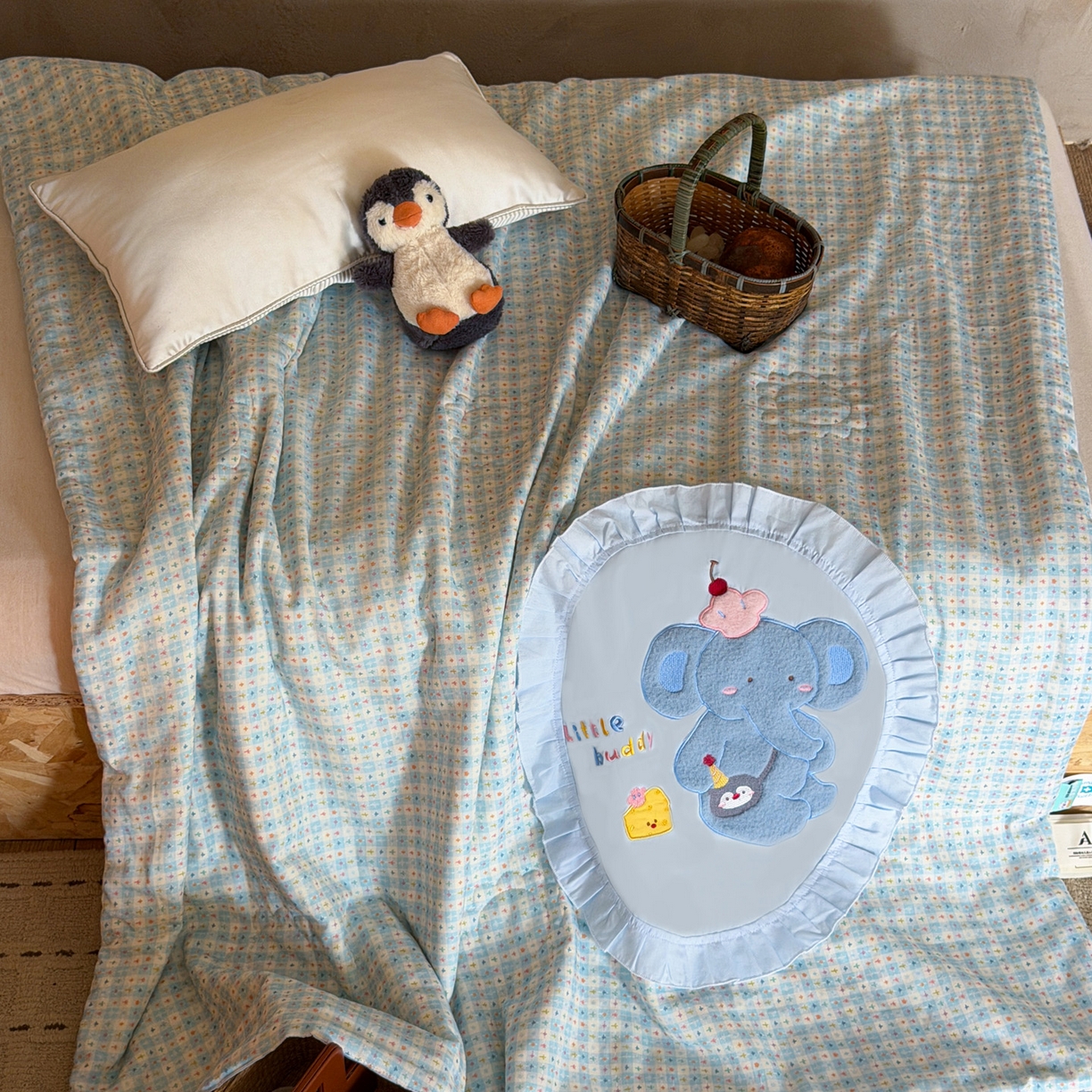 91家纺网 家纺一手货源 找家纺 喜多兔儿童家纺 2026新款A类全棉双层纱贴布绣夏被夏凉被空调被 蓝色艾斯小象宝
