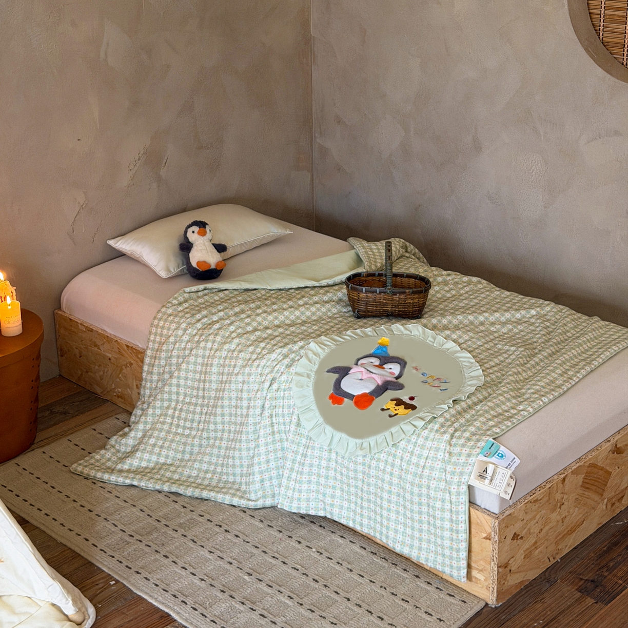 91家纺网 家纺一手货源 找家纺 喜多兔儿童家纺 2026新款A类全棉双层纱贴布绣夏被夏凉被空调被 绿色桑迪小企鹅