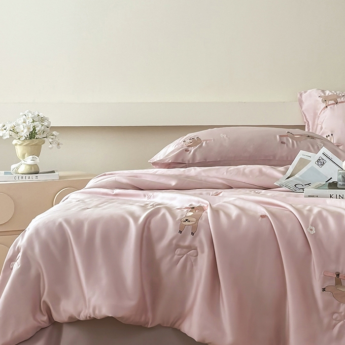 91家纺网 家纺一手货源 找家纺 波比可可 2026新款春夏凉感莱赛尔60支兰精天丝绣花夏被四件套 甜蜜花园