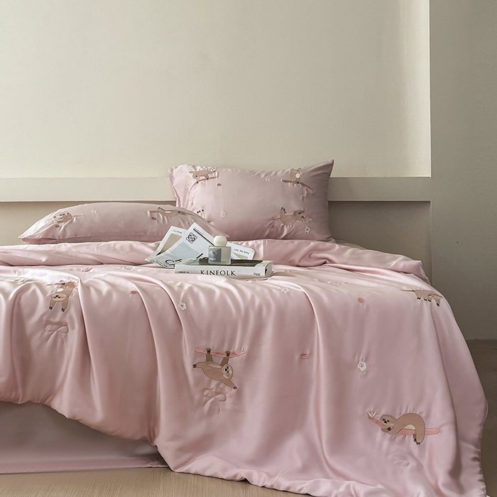 91家纺网 家纺一手货源 找家纺 波比可可 2026新款春夏凉感莱赛尔60支兰精天丝绣花夏被四件套 甜蜜花园