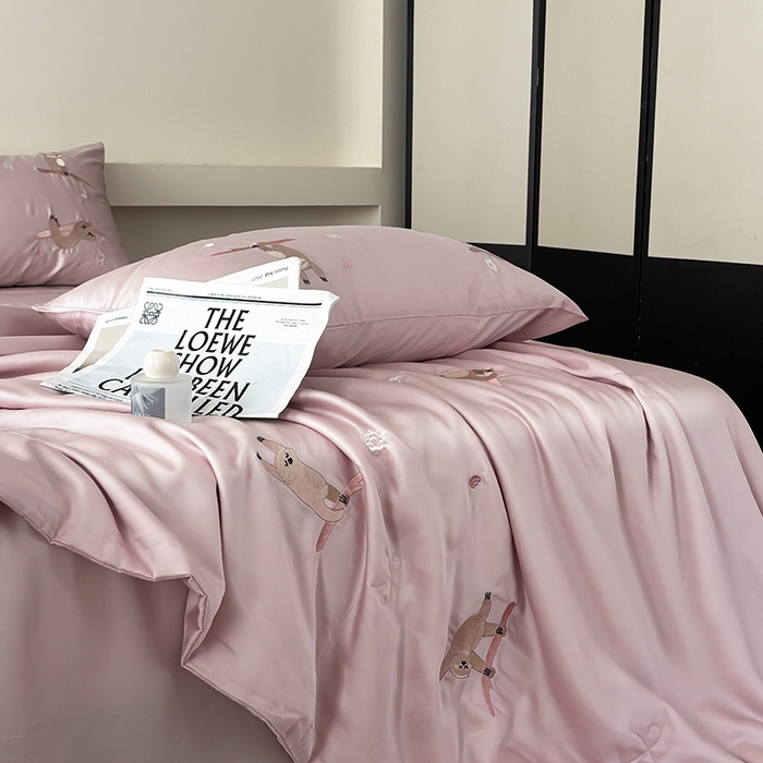 91家纺网 家纺一手货源 找家纺 波比可可 2026新款春夏凉感莱赛尔60支兰精天丝绣花夏被四件套 甜蜜花园