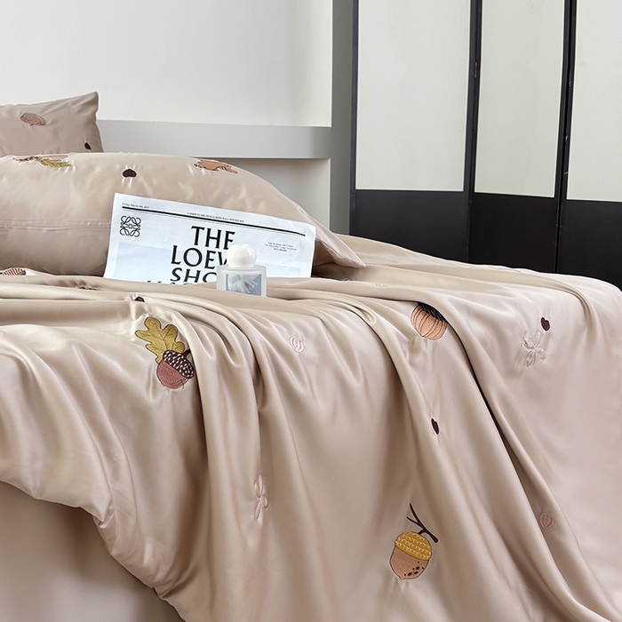 91家纺网 家纺一手货源 找家纺 波比可可 2026新款春夏凉感莱赛尔60支兰精天丝绣花夏被四件套 萌宠日记