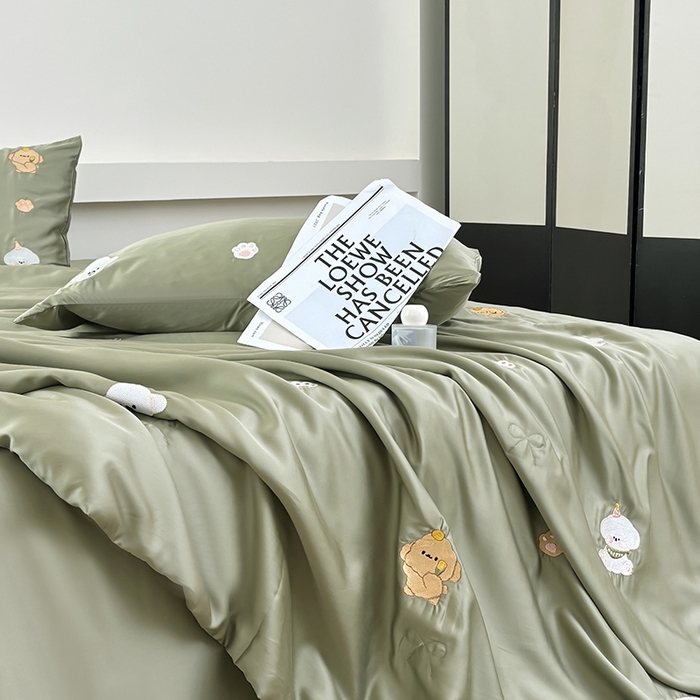 91家纺网 家纺一手货源 找家纺 波比可可 2026新款春夏凉感莱赛尔60支兰精天丝绣花夏被四件套 幸运小狗