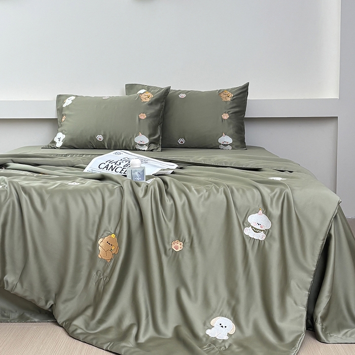 91家纺网 家纺一手货源 找家纺 波比可可 2026新款春夏凉感莱赛尔60支兰精天丝绣花夏被四件套 幸运小狗