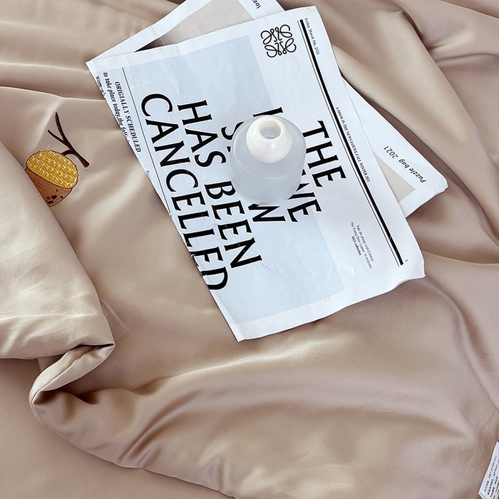 91家纺网 家纺一手货源 找家纺 波比可可 2026新款春夏凉感莱赛尔60支兰精天丝绣花夏被四件套 萌宠日记