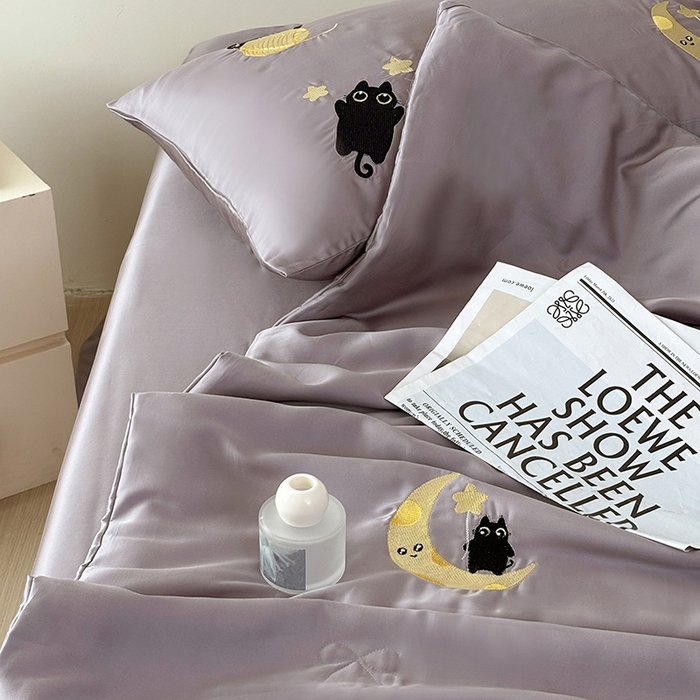 91家纺网 家纺一手货源 找家纺 波比可可 2026新款春夏凉感莱赛尔60支兰精天丝绣花夏被四件套 喵喵派对