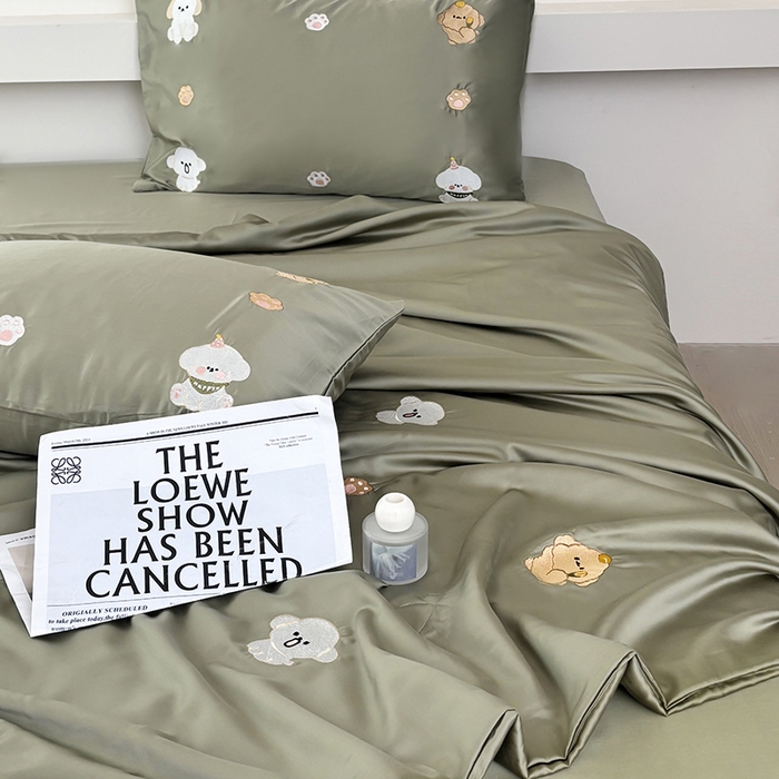 91家纺网 家纺一手货源 找家纺 波比可可 2026新款春夏凉感莱赛尔60支兰精天丝绣花夏被四件套 幸运小狗