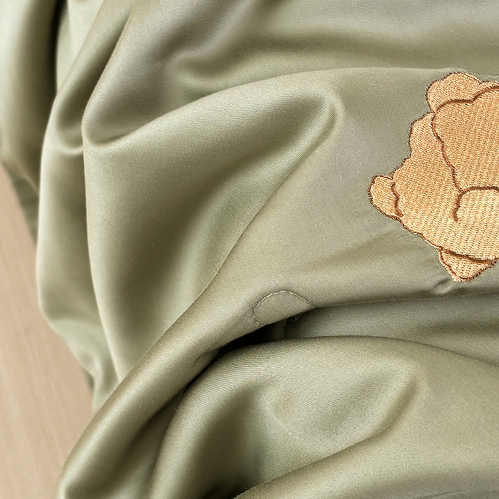 91家纺网 家纺一手货源 找家纺 波比可可 2026新款春夏凉感莱赛尔60支兰精天丝绣花夏被四件套 幸运小狗