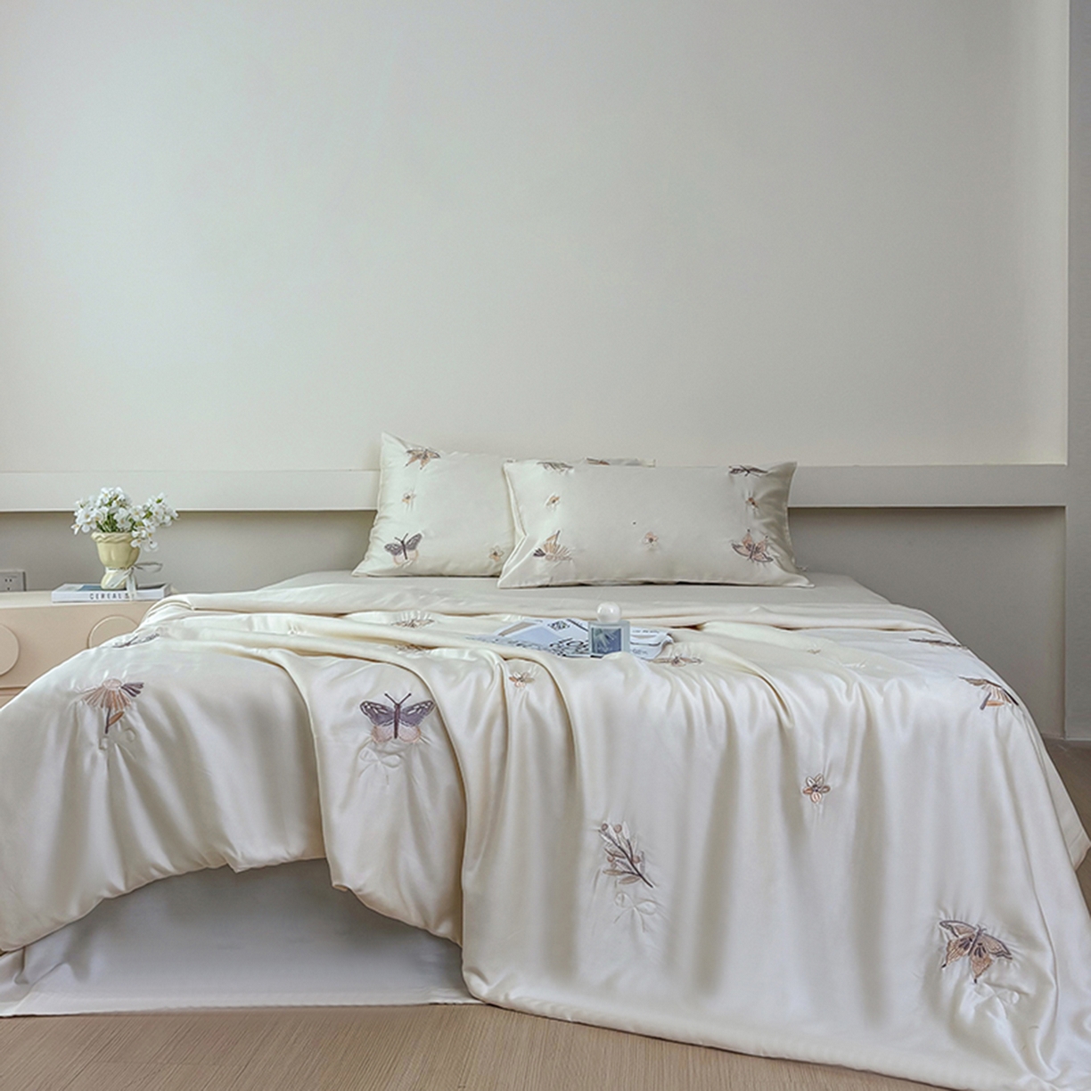 91家纺网 家纺一手货源 找家纺 波比可可 2026新款春夏凉感莱赛尔60支兰精天丝绣花夏被四件套 蝴蝶恋曲