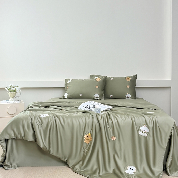 91家纺网 家纺一手货源 找家纺 波比可可 2026新款春夏凉感莱赛尔60支兰精天丝绣花夏被四件套 幸运小狗