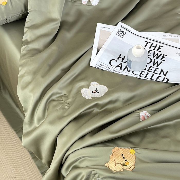 91家纺网 家纺一手货源 找家纺 波比可可 2026新款春夏凉感莱赛尔60支兰精天丝绣花夏被四件套 幸运小狗