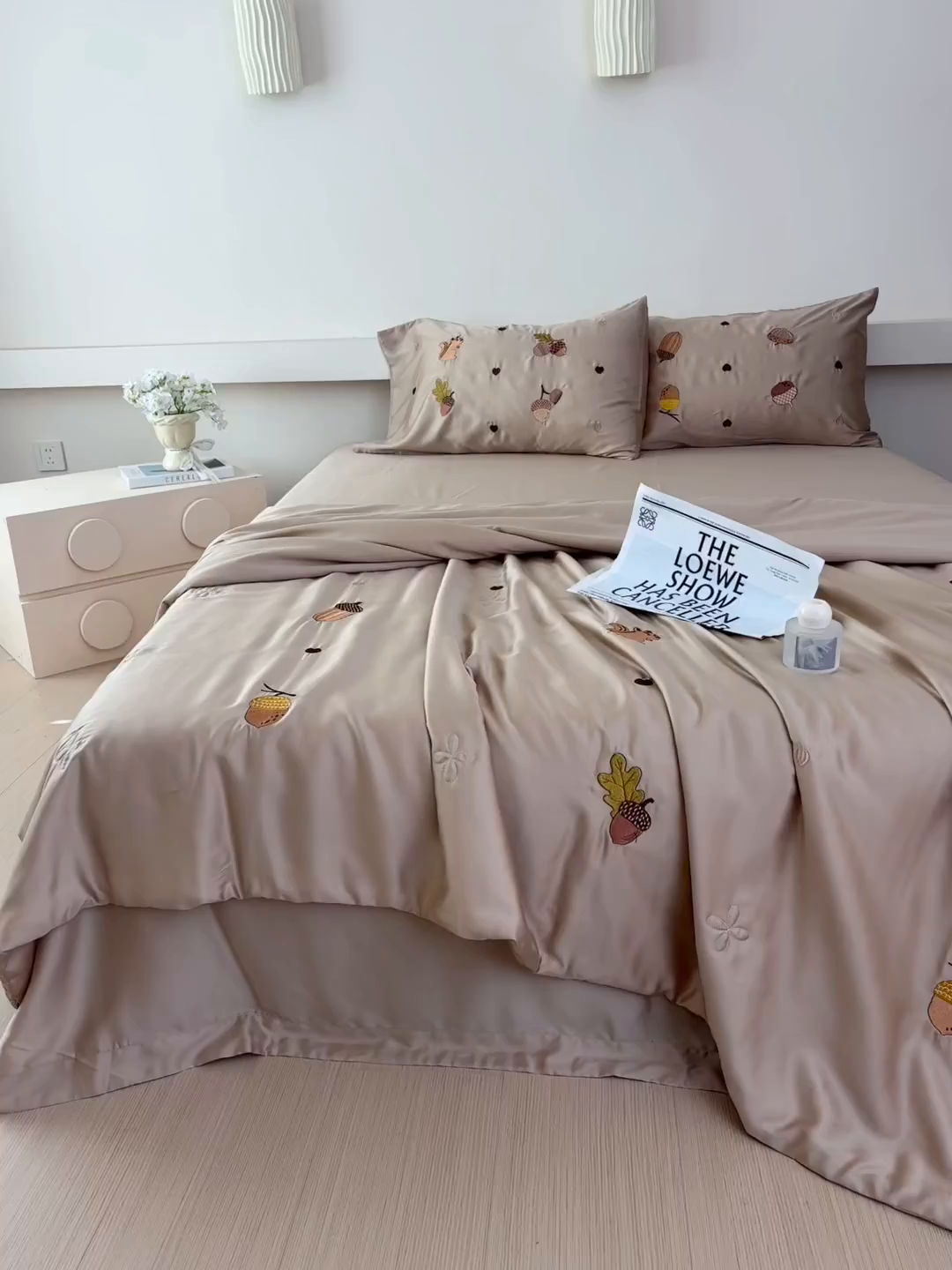 91家纺网 家纺一手货源 找家纺 波比可可 2026新款春夏凉感莱赛尔60支兰精天丝绣花夏被四件套 萌宠日记