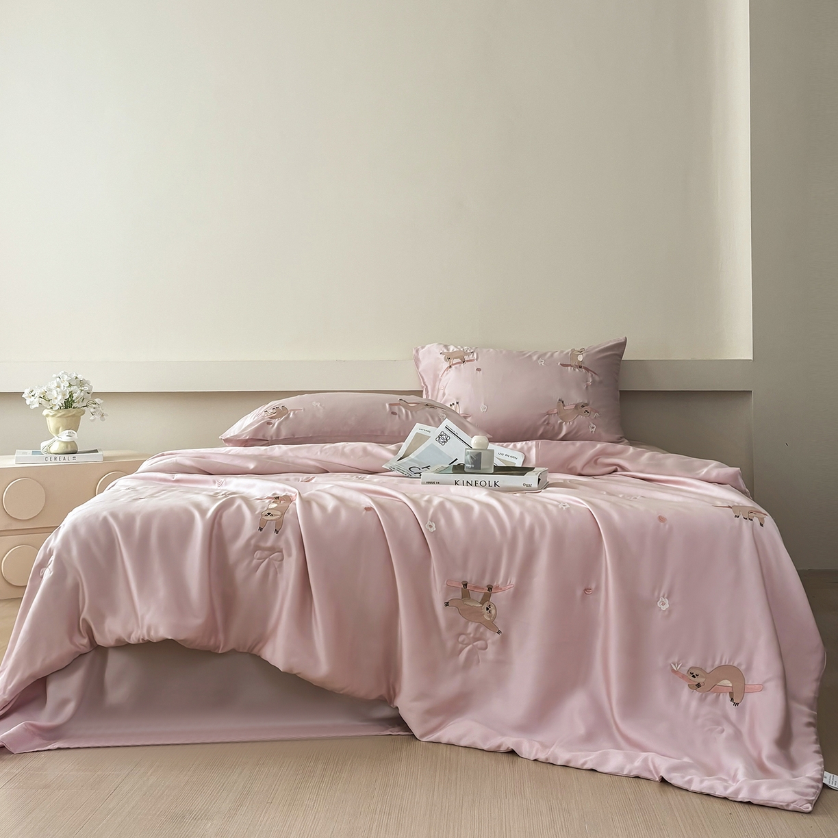 91家纺网 家纺一手货源 找家纺 波比可可 2026新款春夏凉感莱赛尔60支兰精天丝绣花夏被四件套 甜蜜花园