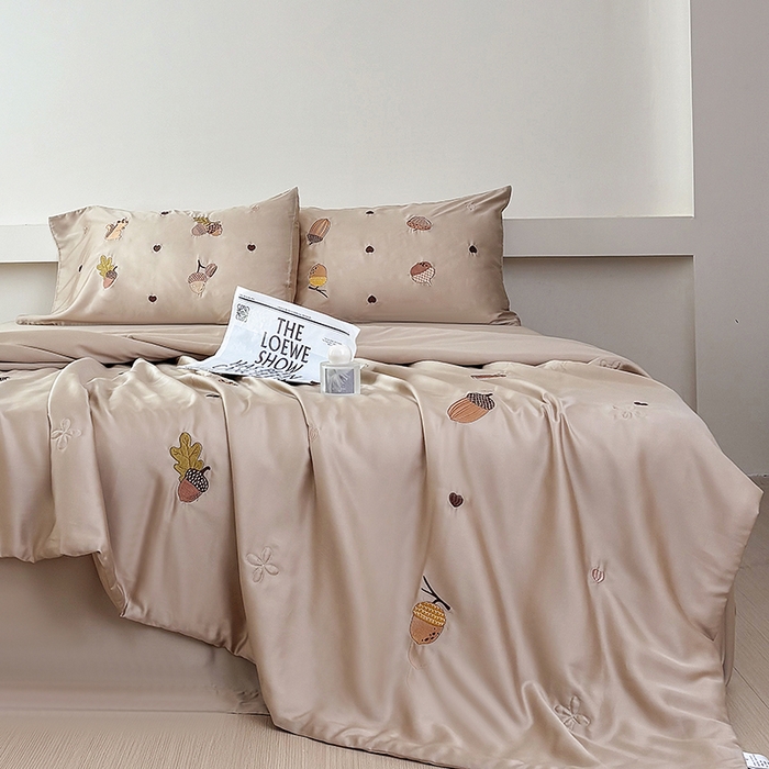 91家纺网 家纺一手货源 找家纺 波比可可 2026新款春夏凉感莱赛尔60支兰精天丝绣花夏被四件套 萌宠日记