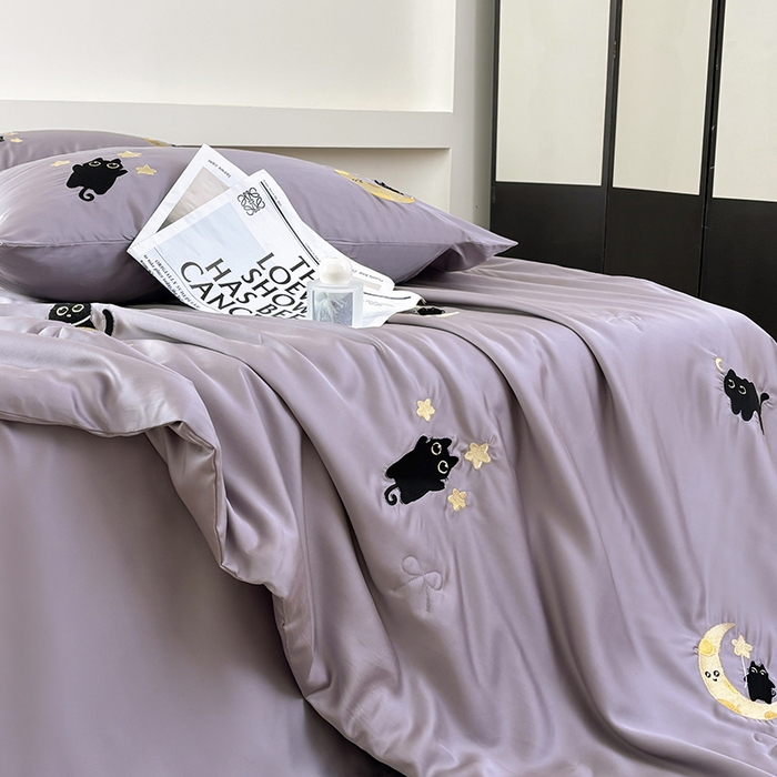 91家纺网 家纺一手货源 找家纺 波比可可 2026新款春夏凉感莱赛尔60支兰精天丝绣花夏被四件套 喵喵派对